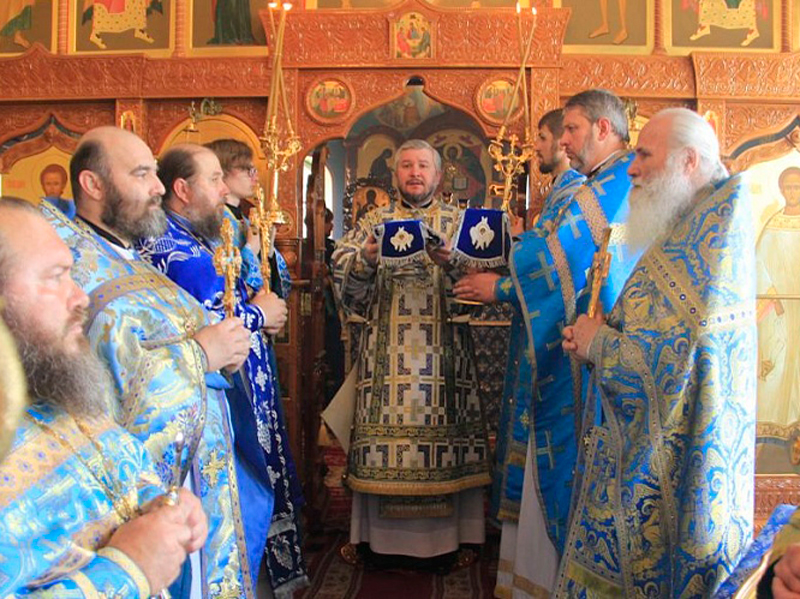 Преосвященнейший епископ Симон возглавил праздничную Божественную литургию в храме Владимирской иконы Божией Матери х. Можаевка по случаю престольного дня