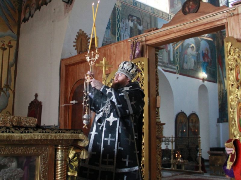 В Среду Страстной седмицы епископ Игнатий совершил Литургию в Покровском кафедральном соборе г.Шахты