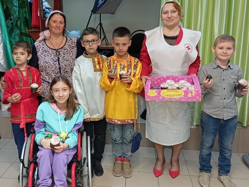 Детей с ограниченными возможностями центра социальной адаптации «Мир один для всех»поздравили с Пасхой Господней