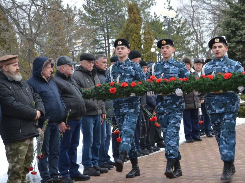 В Донецке прошел митинг памяти героев-интернационалистов