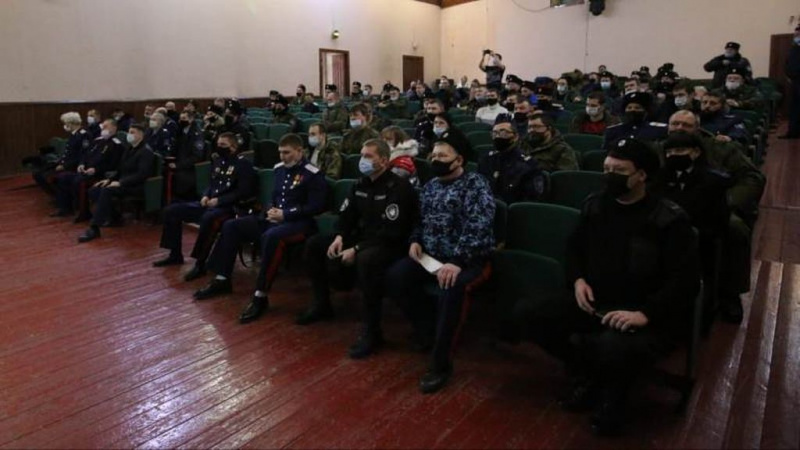 Благочинный приходов Александровск-Грушевского округа совместно с главой Администрации города Шахты Андреем Ковалевым приняли участие в Большом Круге Шахтинского городского казачьего общества «Александровск-Грушевское»
