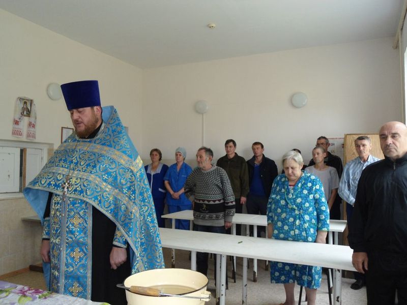 В день памяти Казанской иконы Богородицы, протоиерей Вячеслав Лавлинский совершил молебен в противотуберкулёзном диспансере г. Каменск-Шахтинский