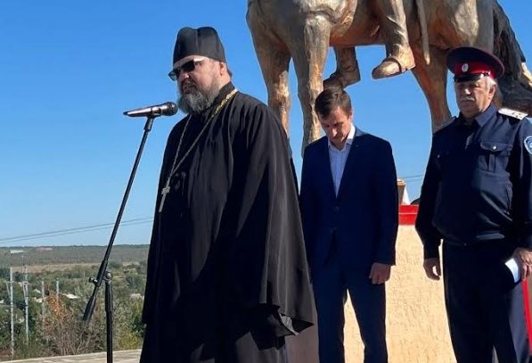 Духовенство приняло участие в закладке казаками памятной капсулы потомкам