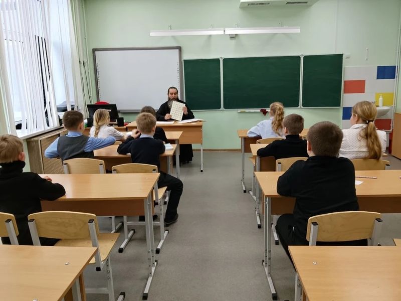 Урок ОПК в Большинской школе: православный смысл сказки Пушкина и рассказы из серии «Зёрнышки»