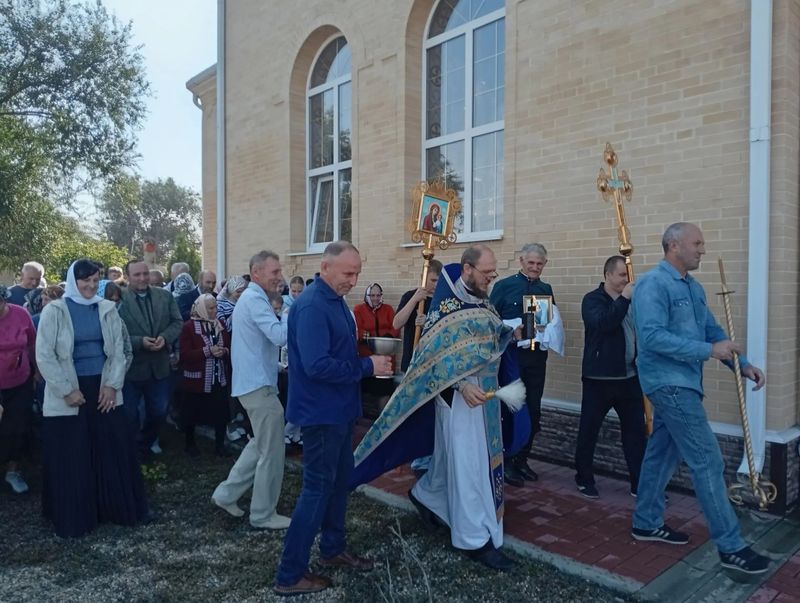 В хуторе Карповка прошёл престольный праздник храма Покрова Пресвятой Богородицы