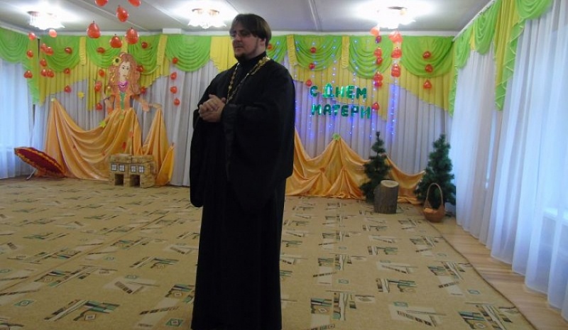 Иерей Николай Налеткин принял участие в мероприятии, посвященном Дню матери