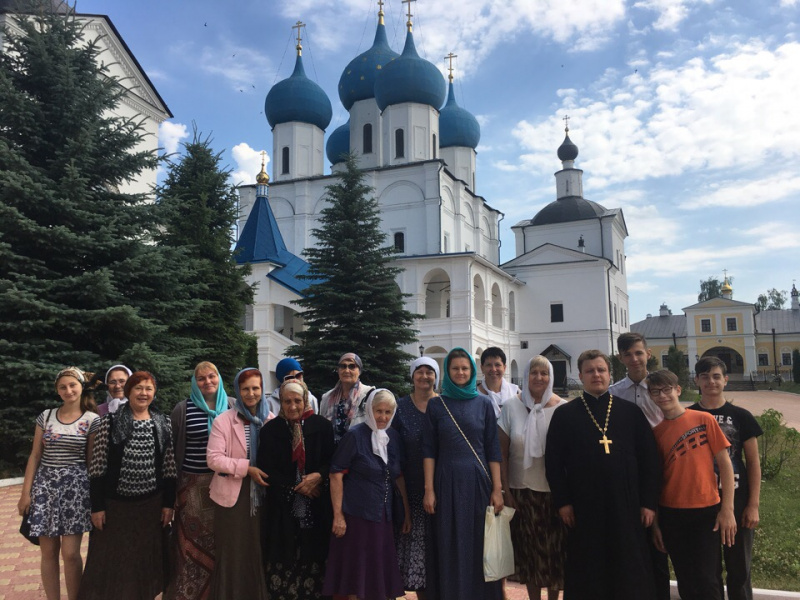 Прихожане Успенского храма станицы Калитвенской во главе с настоятелем иереем Игорем Лосевым совершили паломническую поездку по святым местам