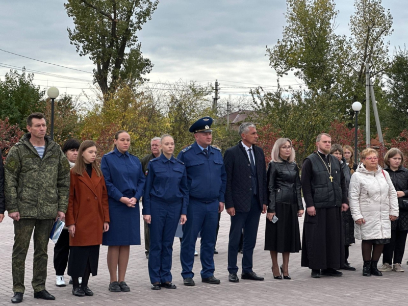 В Зверево состоялась торжественная церемония высадки деревьев в рамках международной акции «Сад Памяти» 