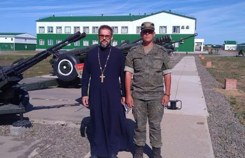 Иерей Евгений Поцелуев с пастырским визитом посетил окормляемый им 68 танковый полк