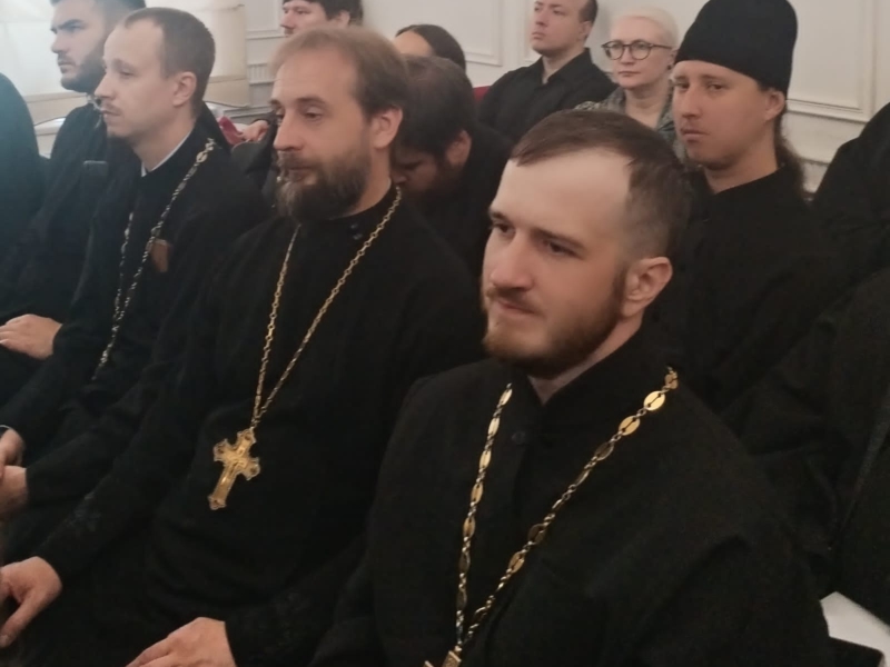 По  благословению Преосвященнейшего Симона, епископа Шахтинского и Миллеровского, председатель епархиального  отдела религиозного образования и катехизации протоиерей Сергий Яценко  проходит обучение на курсах повышения квалификации