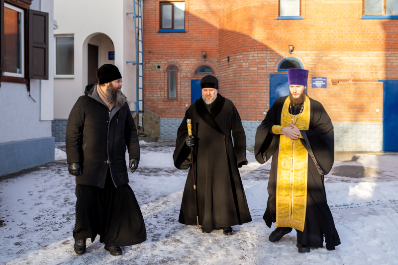 Епископ Симон совершил рабочий визит в Покровский храм города Шахты