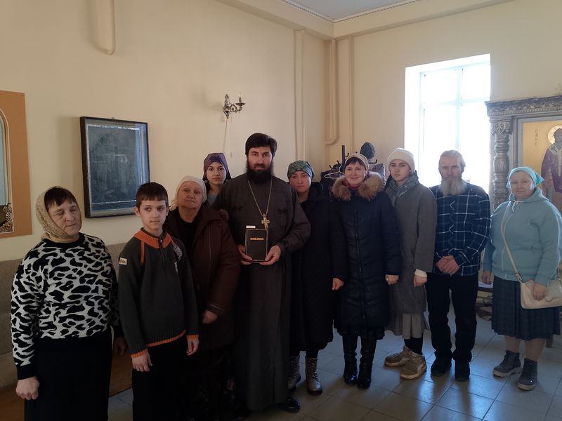 Беседа о значении православной книги прошла в храме хутора Старая Станица