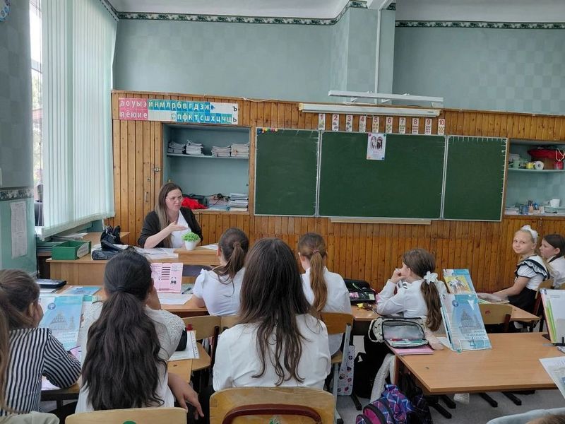 В новошахтинской школе прошло занятие, посвящённое Дню славянской письменности и культуры