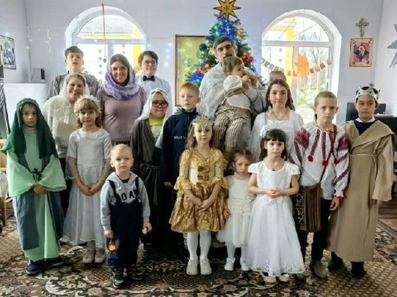 В посёлке Аюта поставили «Рождественскую песнь» на православный лад