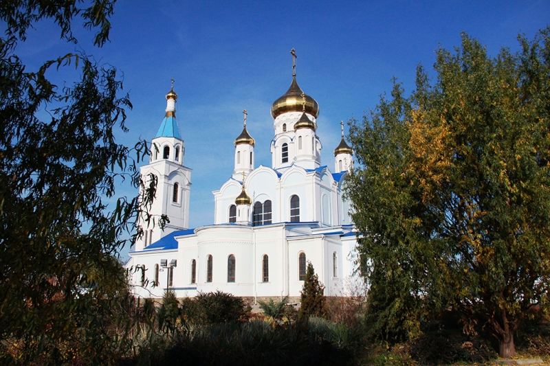 Преосвященнейший епископ Симон совершил Божественную литургию в Покровском кафедральном соборе города Шахты