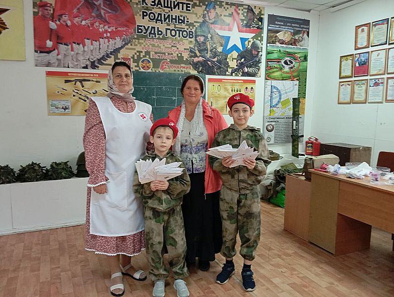 Учащиеся воскресной школы "Благовест" и юнармейцы Октябрьского района принимают участие в акции «Письмо солдату»