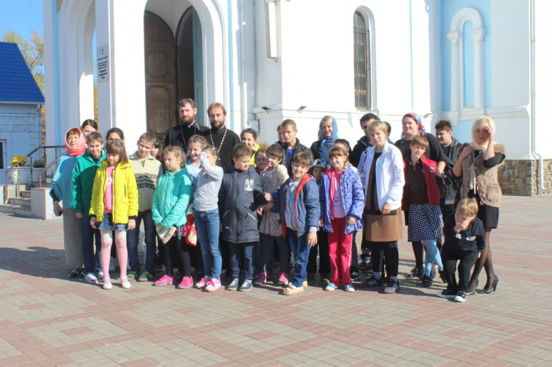 Воспитанники детского реабилитационного центра Добродея посетили Покровский кафедральный собор г. Шахты с духовно полезной познавательной экскурсией