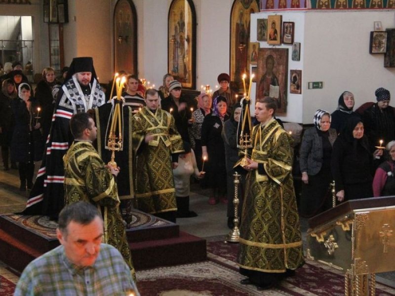 Епископ Шахтинский и Миллеровский Симон совершил чтение Великого канона преподобного Андрея Критского в Покровском кафедральном соборе