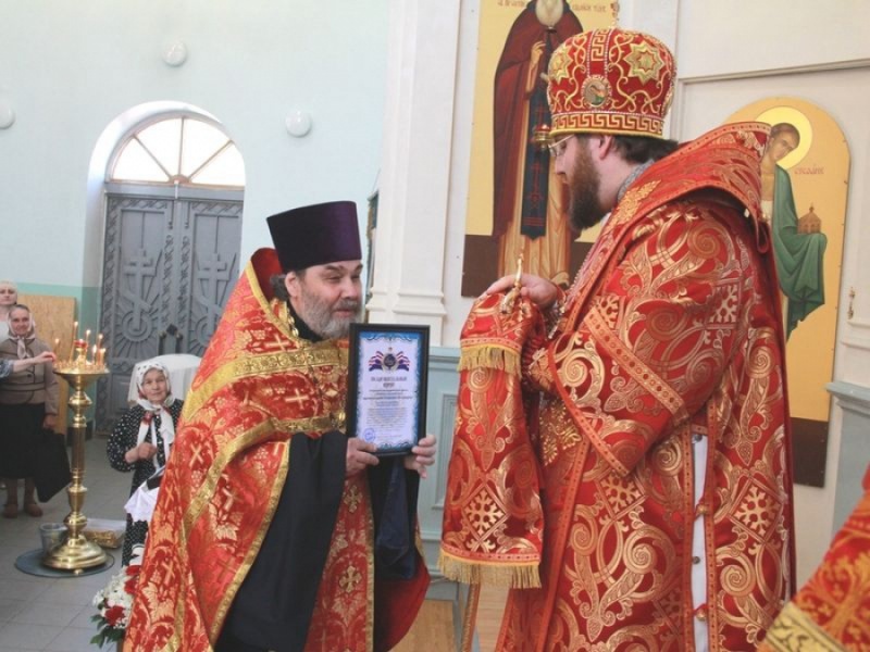 Пасхальные торжества в Шахтинской епархии. В понедельник Светлой седмицы, во второй половине дня, епископ Игнатий совершил Пасхальную утреню в Покровском храме г. Каменск-Шахтинский