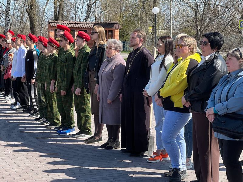 В городе Зверево на площади имени И.А. Докукина прошла торжественная церемония высадки деревьев в рамках Международной акции «Сад Памяти»