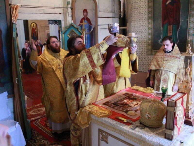 В воскресный день перед Рождеством епископ Игнатий совершил Литургию в храме Георгиевского епархиального подворья х. Киреевка