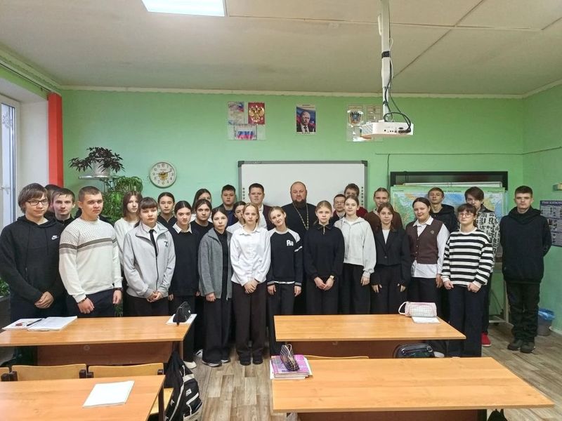 В Шептуховской школе прошла «Беседа о главном» с благочинным округа