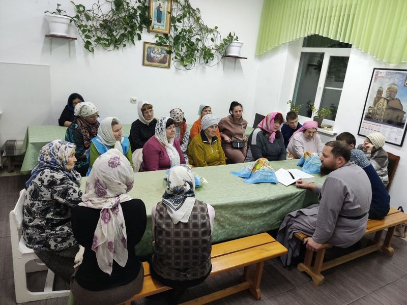 В Свято-Пантелеимоновском храме возобновились занятия воскресной школы для взрослых