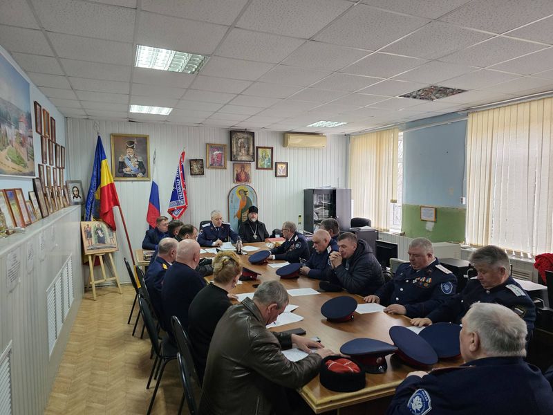 Юртовой священник принял участие в совете атаманов Миллеровского казачьего общества