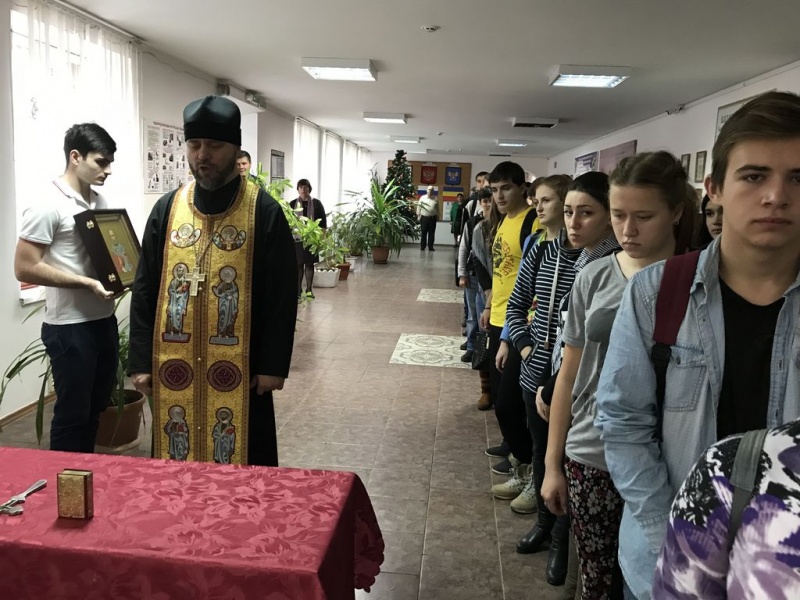 Праздник Святителя Николая отметили в Миллеровском Казачьем Кадетском техникуме