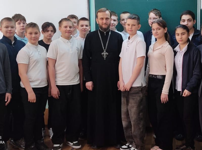 Иеромонах Герман (Руденко) встретился с шестиклассниками Лицея №6
