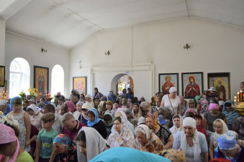 В Свято-Троицком храме г. Каменск-Шахтинский отметили престольный праздник