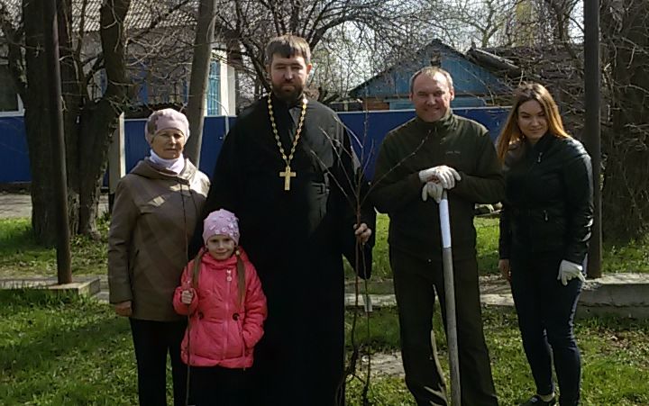Акция древонасаждения в посёлке Таловый коснулась прихода в честь Божией Матери Одигитрия