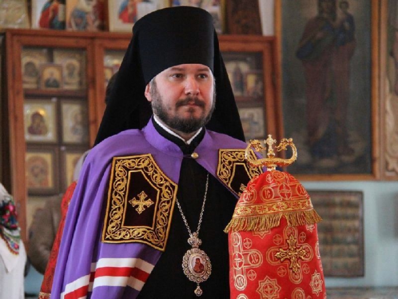 Преосвященнейший епископ Симон возглавил служение Пасхальной утрени в храме Пантелеимона Целителя г. Миллерово