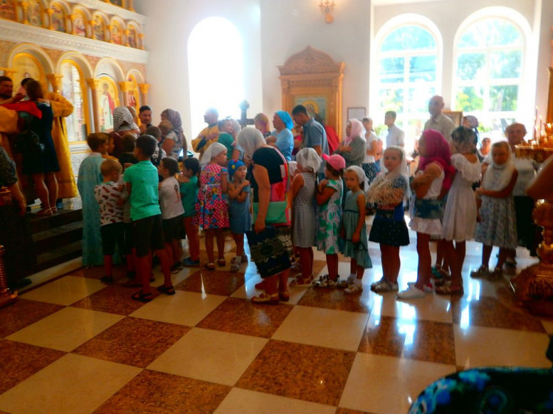 В лагере «Державный» при храме Державной иконы Божией Матери Донецкого благочиния прошел утренник в честь святых равноапостольных княгини Ольги и великого князя Владимира