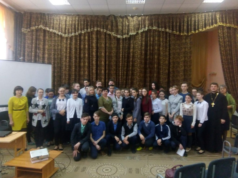 Лекторская антинаркотическая группа провела беседу с учащимися школы в ст. Каргинской на тему «Молодое поколение выбирает»