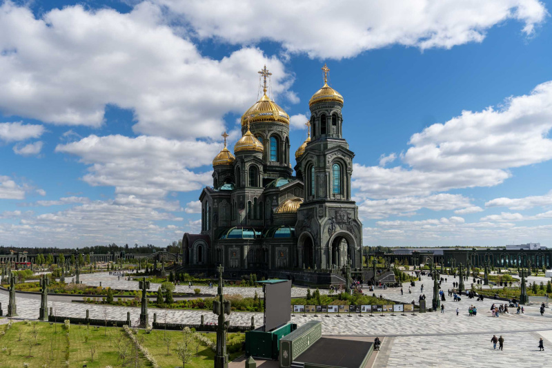 Детский архиерейский хор и духовенство Шахтинской епархии приняли участие в патриаршем богослужении в соборе в честь Воскресения Христова — главном храме Вооруженных сил России в Москве