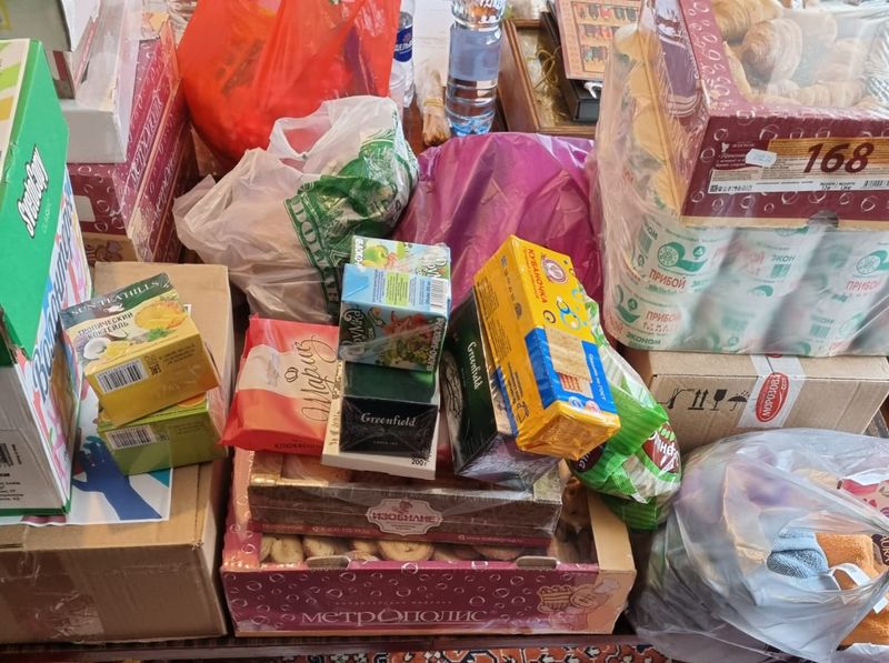 В Зверево-Никольском благочинии регулярно оказывается гуманитарная помощь беженцам из Донбасса