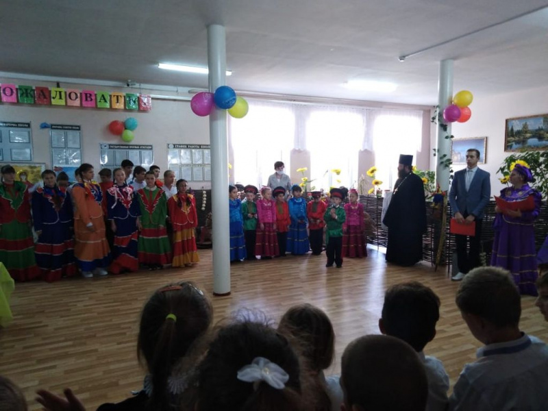 Иерей Андрей Павленков поздравил учащихся школы хут. Первомайский с посвящением в казачата