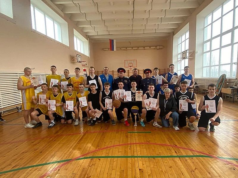 В школе № 4 по благословению иерея Симеона Есина прошел турнир по баскетболу на кубок первого атамана Миллеровского юрта