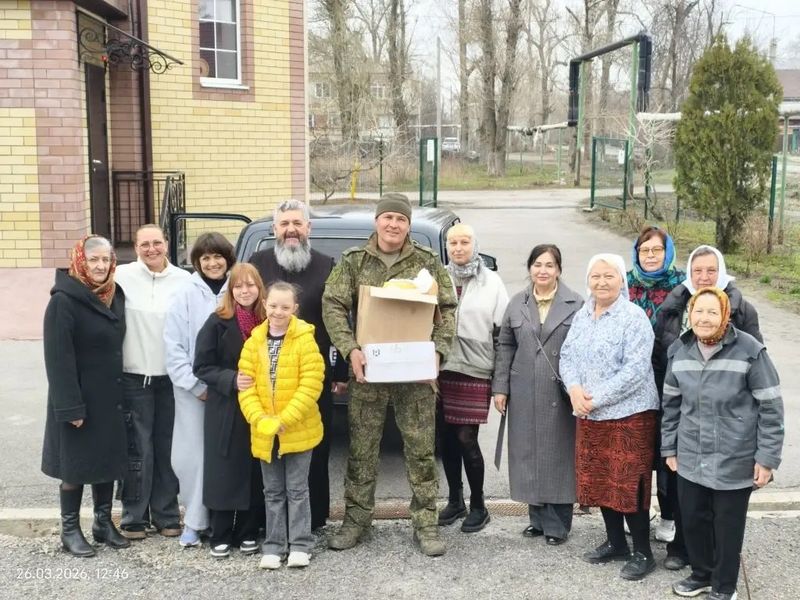 Прихожане храма преподобномученицы Елисаветы передали домашнюю выпечку военнослужащим в зоне СВО