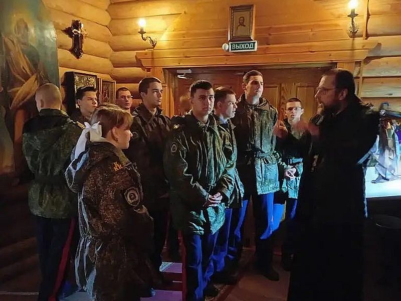 В храме Всех святых прошла встреча кадет со священником