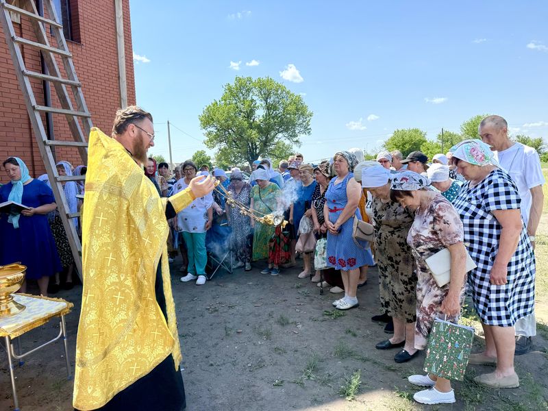 В хуторе Пичугин Чернышевского благочиния совершено соборное молебное пение 