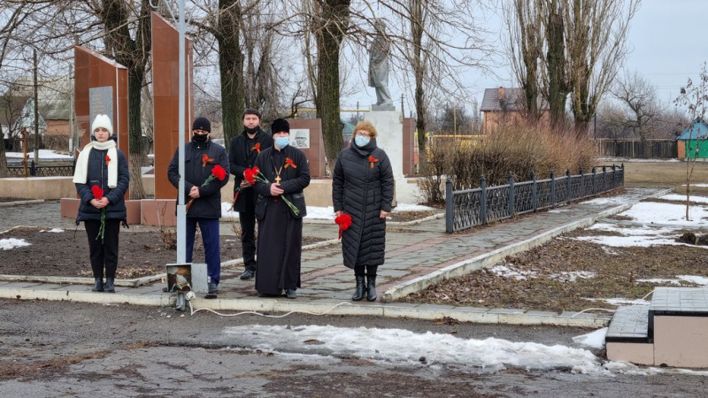 Благочинный Зверево-Никольского округа принял участие в мероприятии, посвященном 78-й годовщине освобождения Зверево от немецко-фашистских захватчиков