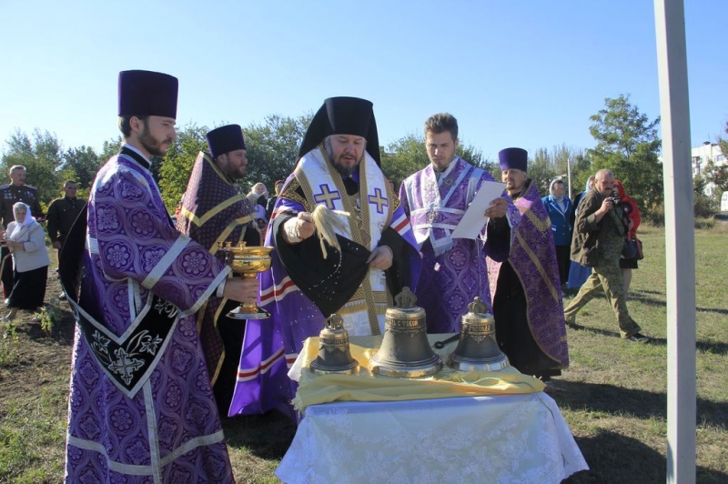 Епископ Шахтинский и Миллеровский Симон совершил чин освящения колоколов в храме Всех святых, в земле Русской просиявших, г. Шахты