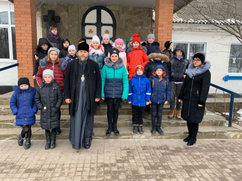 Учащиеся туроверовской школы посетили храм великомученика и целителя Пантелеимона в г. Миллерово