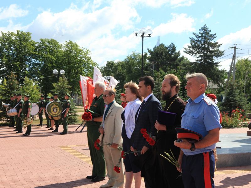 Митинг ко Дню памяти и скорби прошел в Октябрьском районе