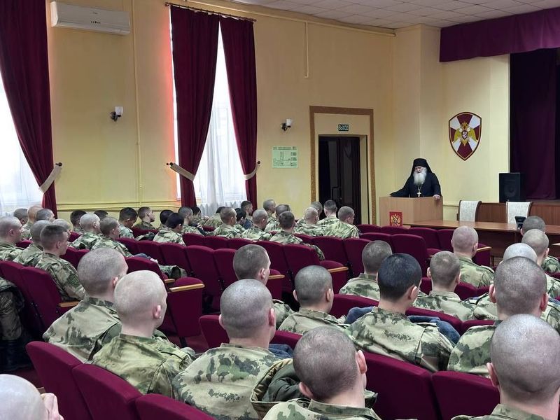 Духовная поддержка и патриотическая беседа в воинской части