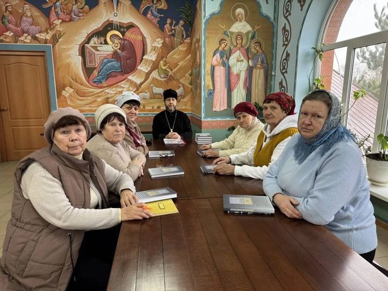 На Епархиальном подворье станицы Манычской продолжаются занятия по изучению Священного Писания