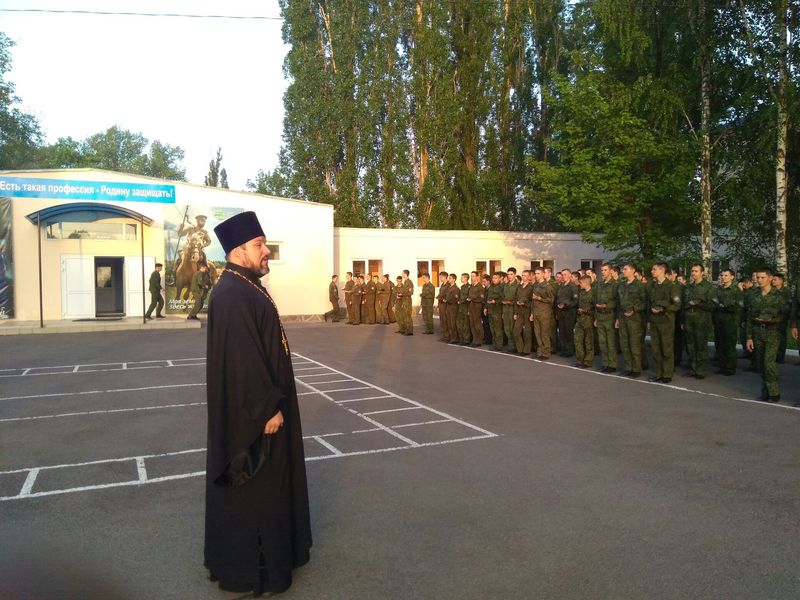Иерей Евгений Поцелуев провел личную ознакомительную встречу с кадетами обратился с душеполезным наставлением