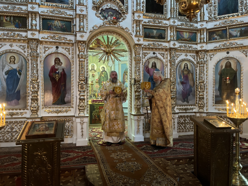 С архипастырским визитом Преосвященнейший епископ Симон посетил храм в честь Воздвижения Креста Господня хут. Астахов